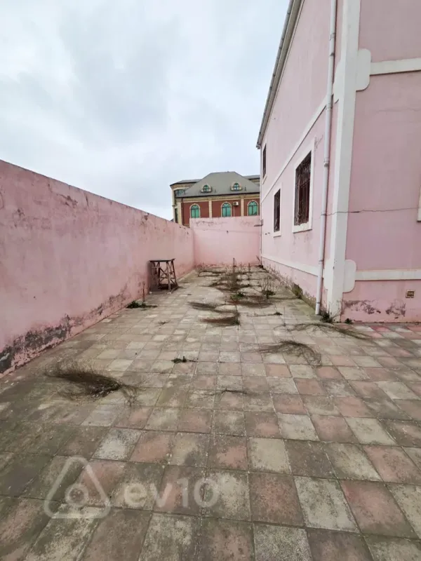 Kirayə verilir 7 otaqlı həyət evi 300 m²