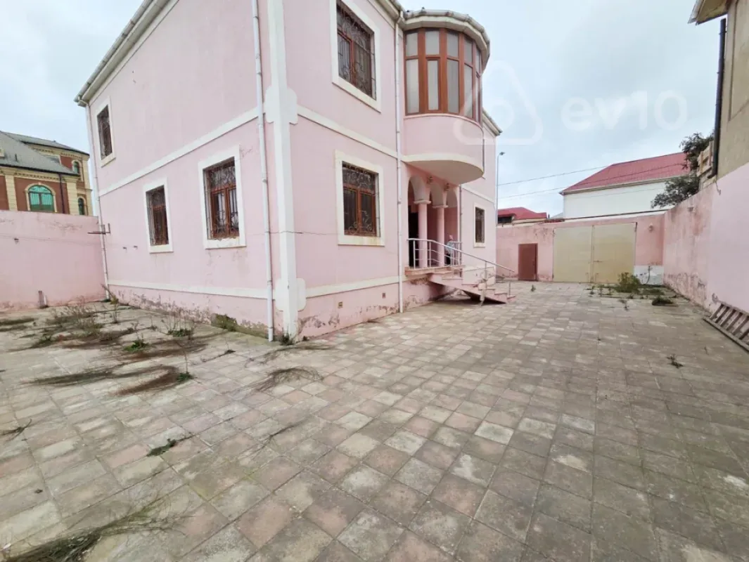 Kirayə verilir 7 otaqlı həyət evi 300 m²