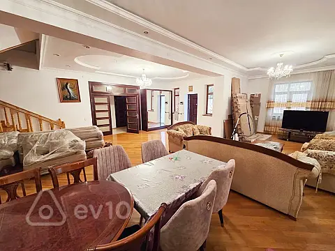 Kirayə verilir 7 otaqlı həyət evi 300 m²