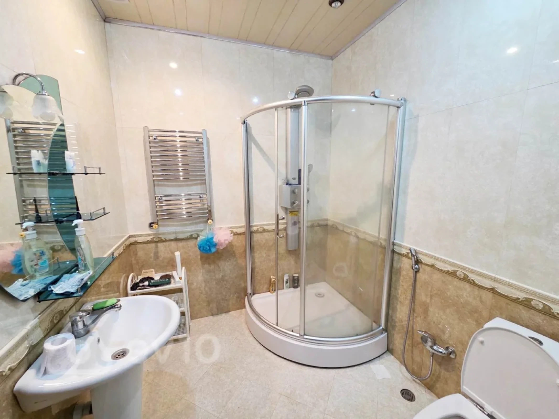 Kirayə verilir 7 otaqlı həyət evi 300 m²