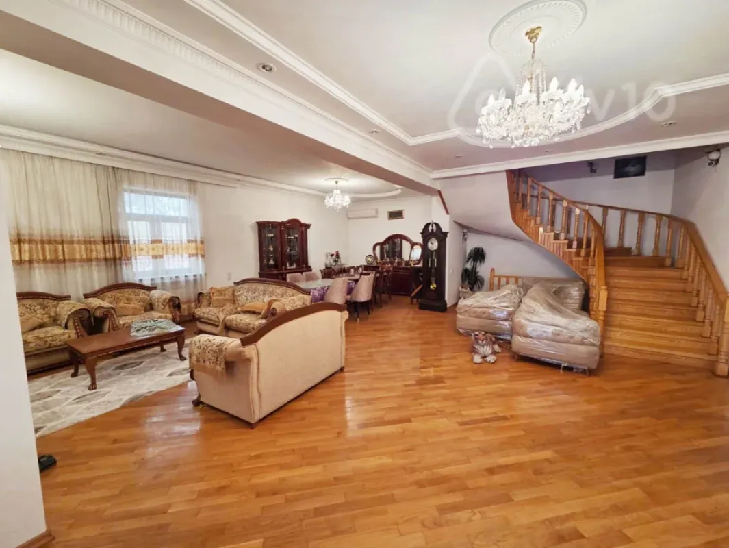 Kirayə verilir 7 otaqlı həyət evi 300 m²