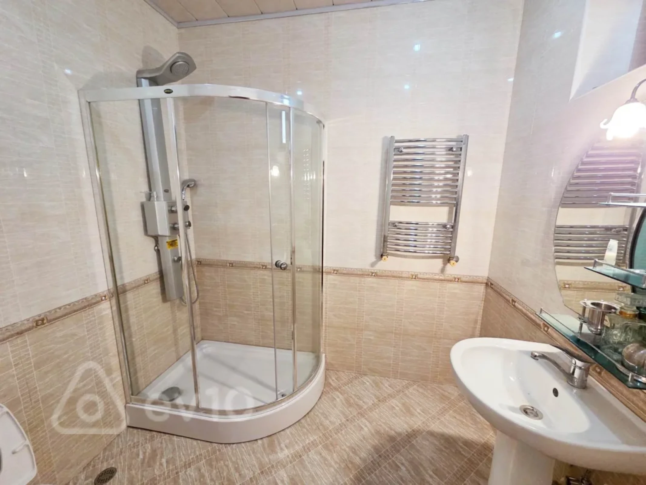 Kirayə verilir 7 otaqlı həyət evi 300 m²