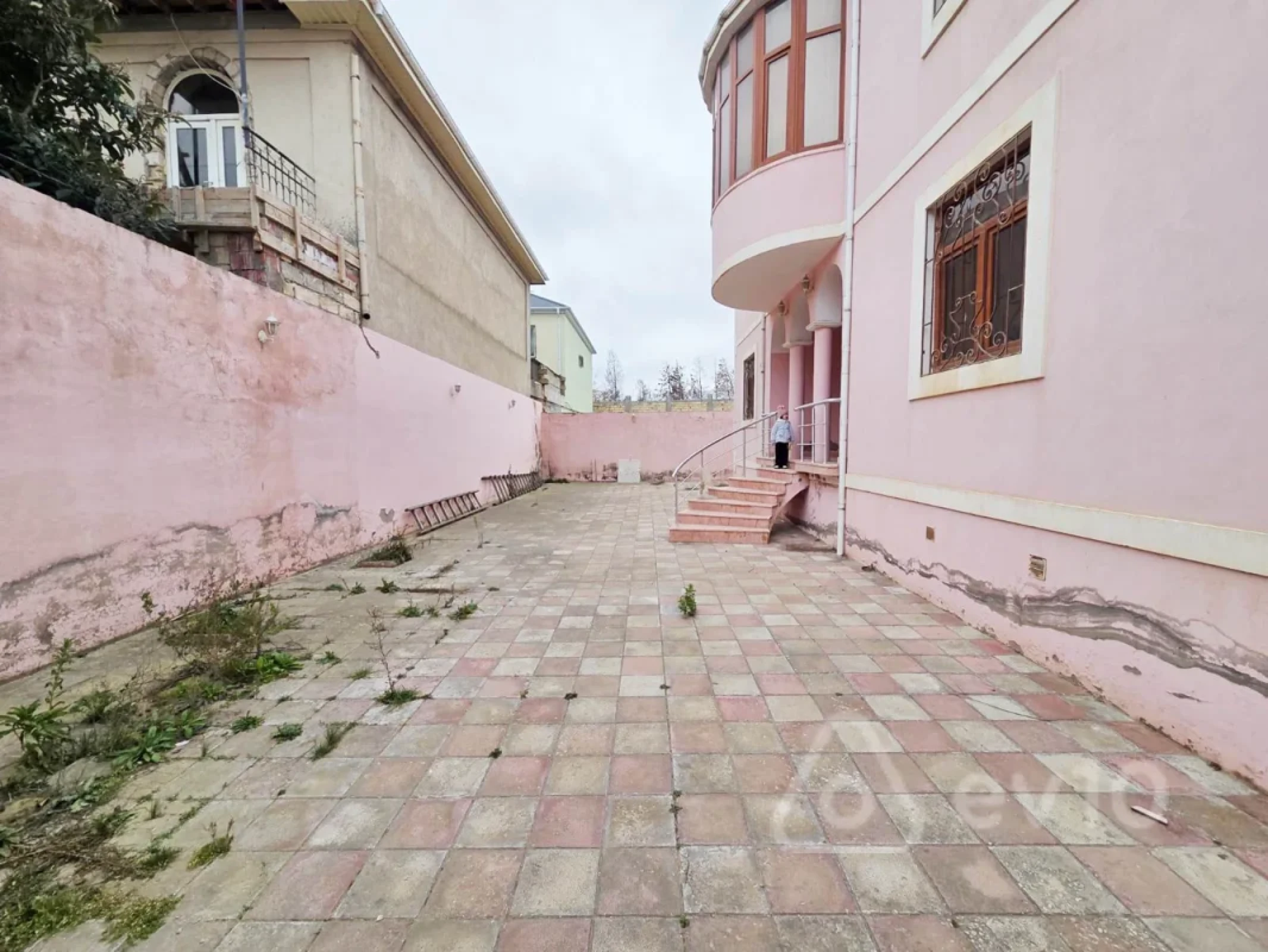 Kirayə verilir 7 otaqlı həyət evi 300 m²