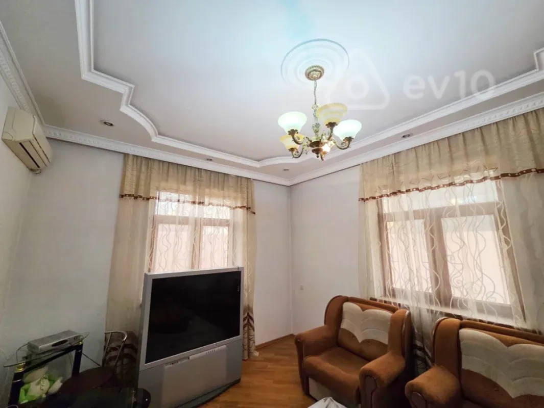 Kirayə verilir 7 otaqlı həyət evi 300 m²
