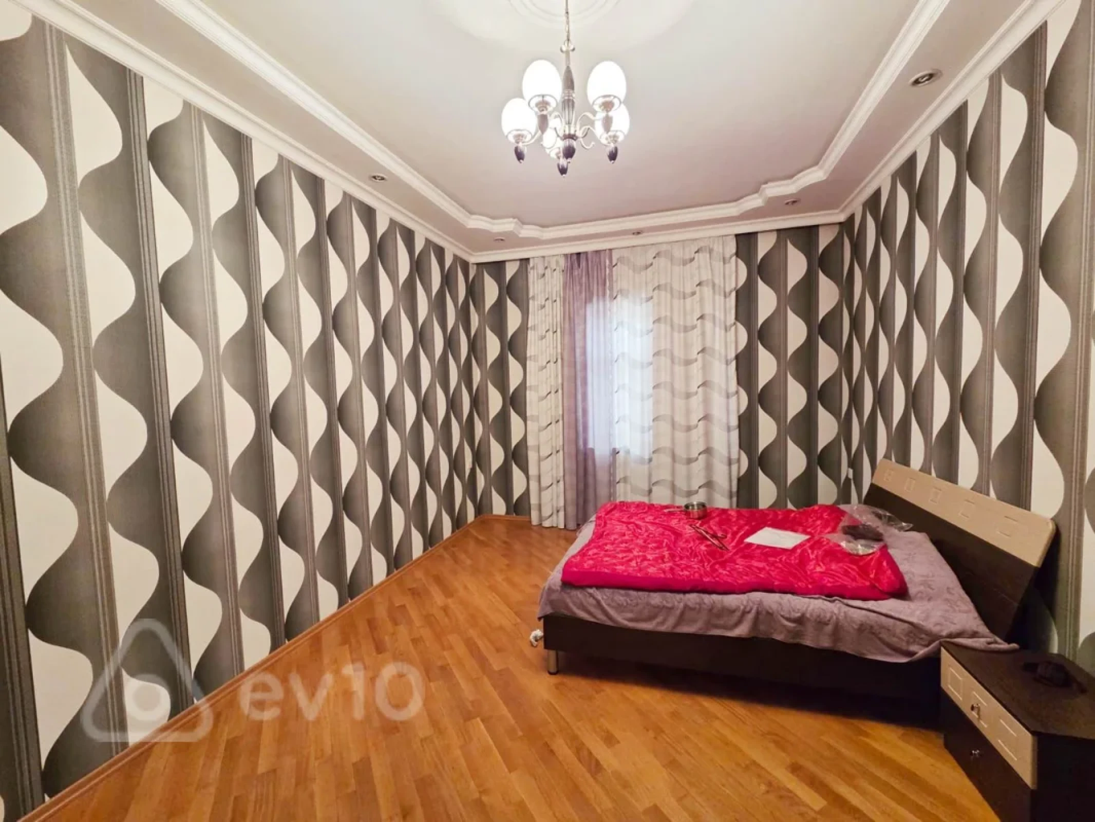 Kirayə verilir 7 otaqlı həyət evi 300 m²