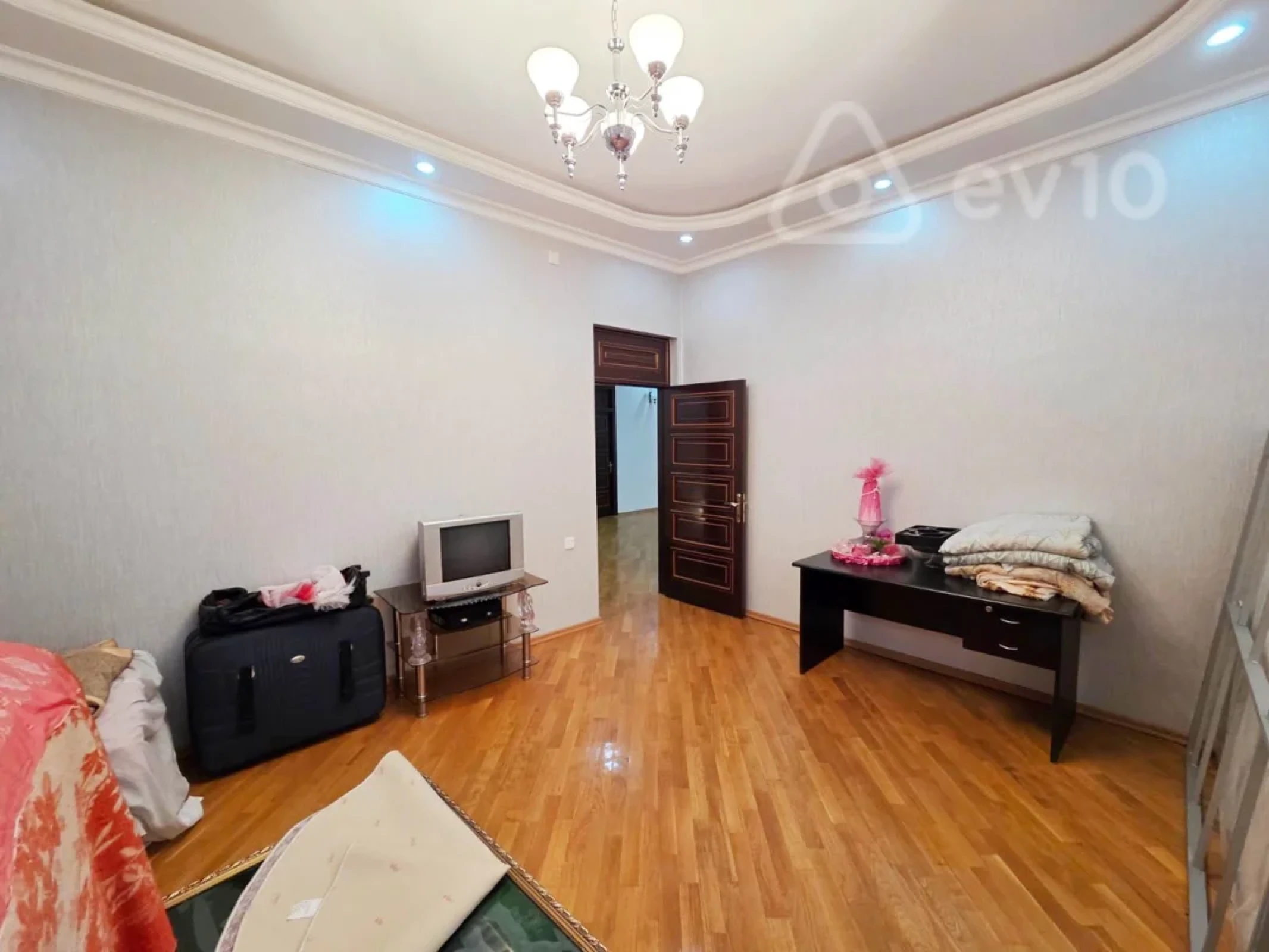 Kirayə verilir 7 otaqlı həyət evi 300 m²