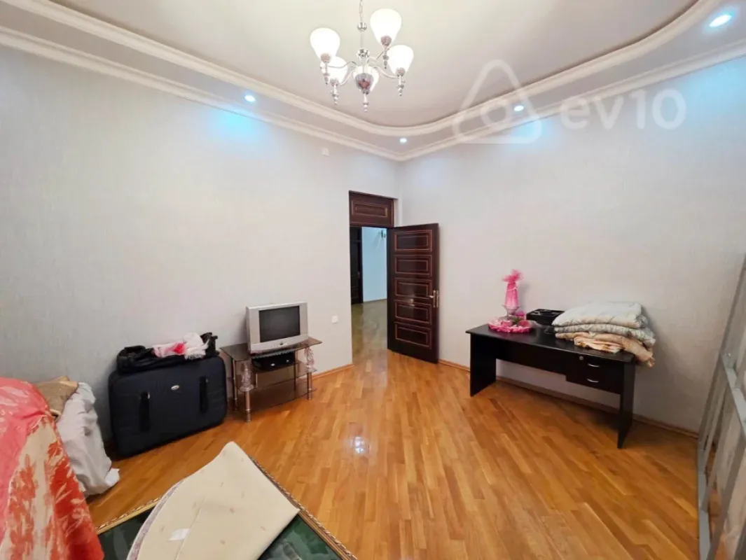 Kirayə verilir 7 otaqlı həyət evi 300 m²