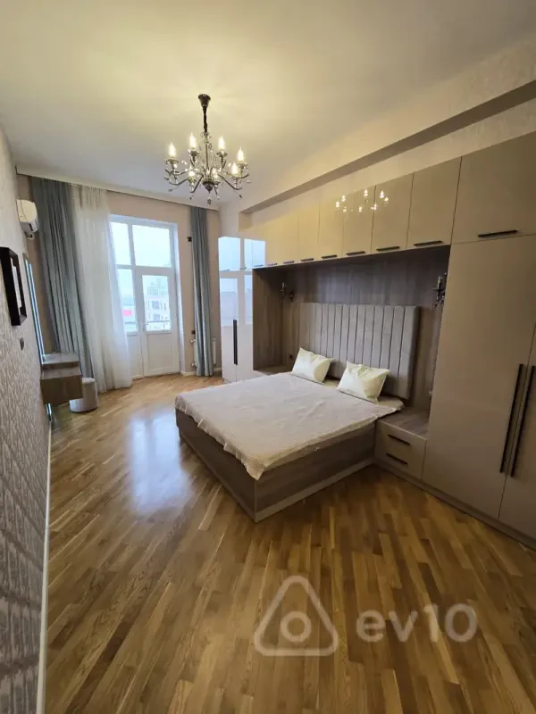 Satılır 3 otaqlı yeni tikili 130 m²