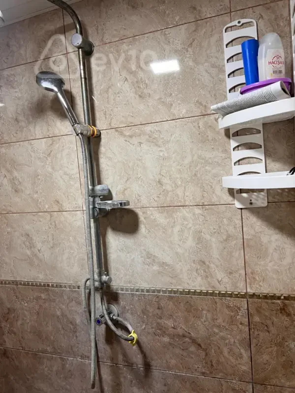 Kirayə verilir 2 otaqlı köhnə tikili 60 m²