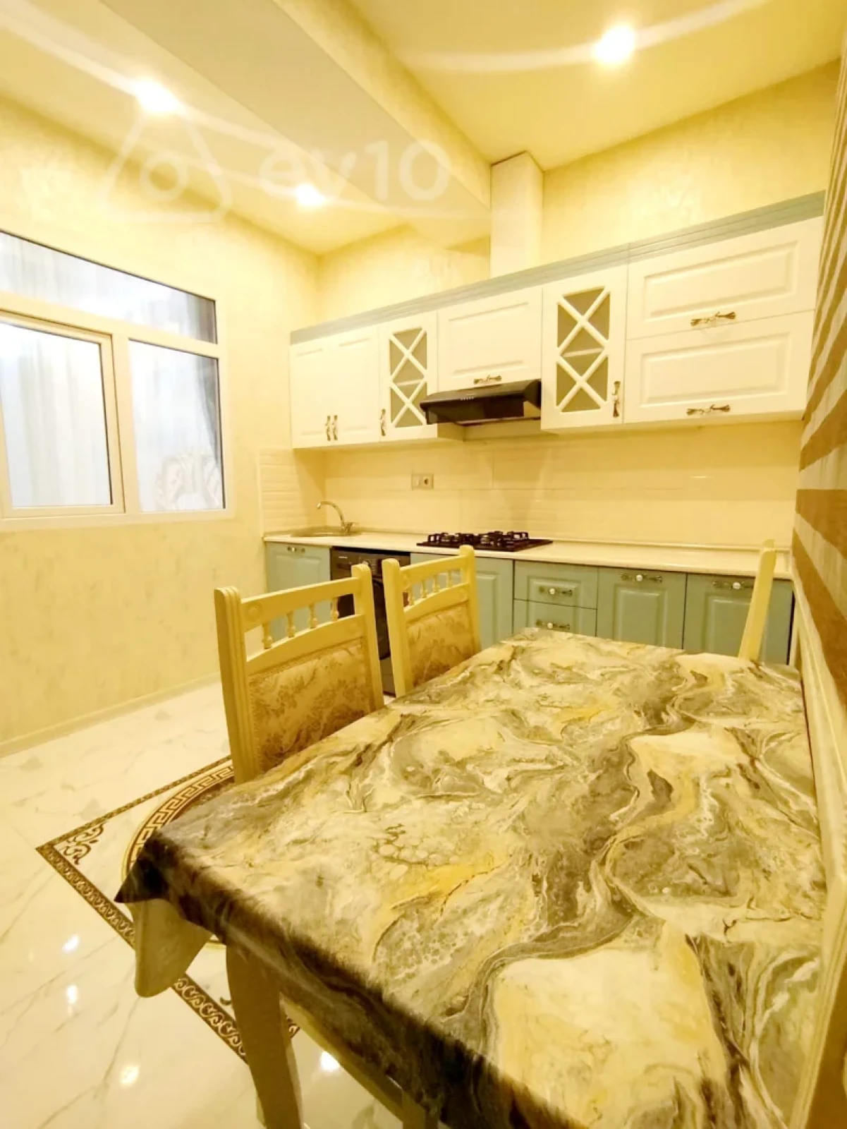 Kirayə verilir 2 otaqlı yeni tikili 60 m²