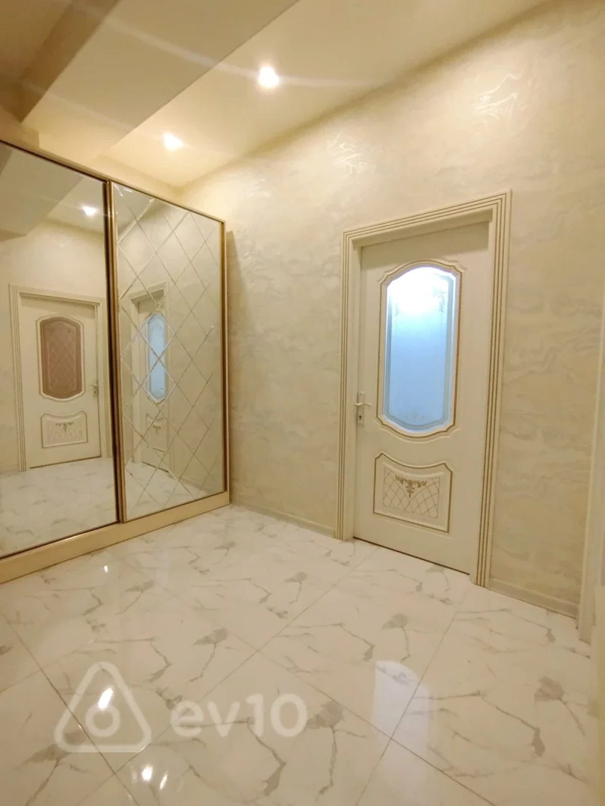 Kirayə verilir 2 otaqlı yeni tikili 60 m²