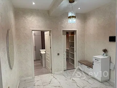Kirayə verilir 2 otaqlı yeni tikili 110 m²
