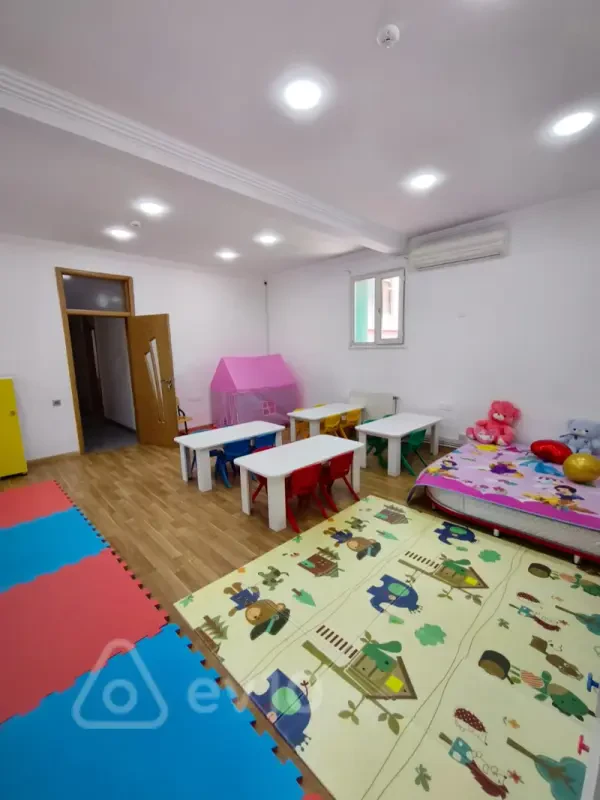 Kirayə verilir 8 otaqlı ofis 250 m²