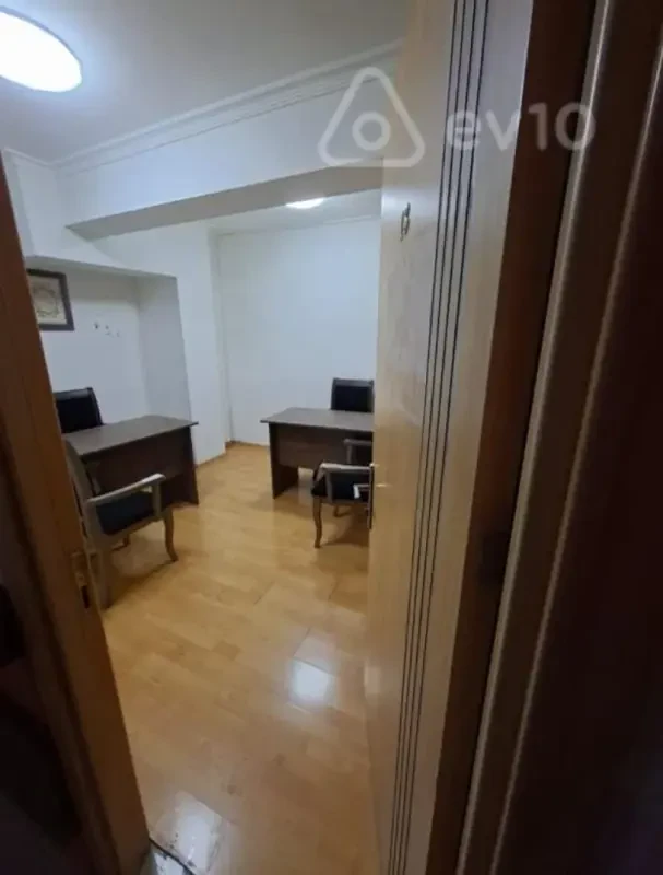 Kirayə verilir 1 otaqlı ofis 13 m²