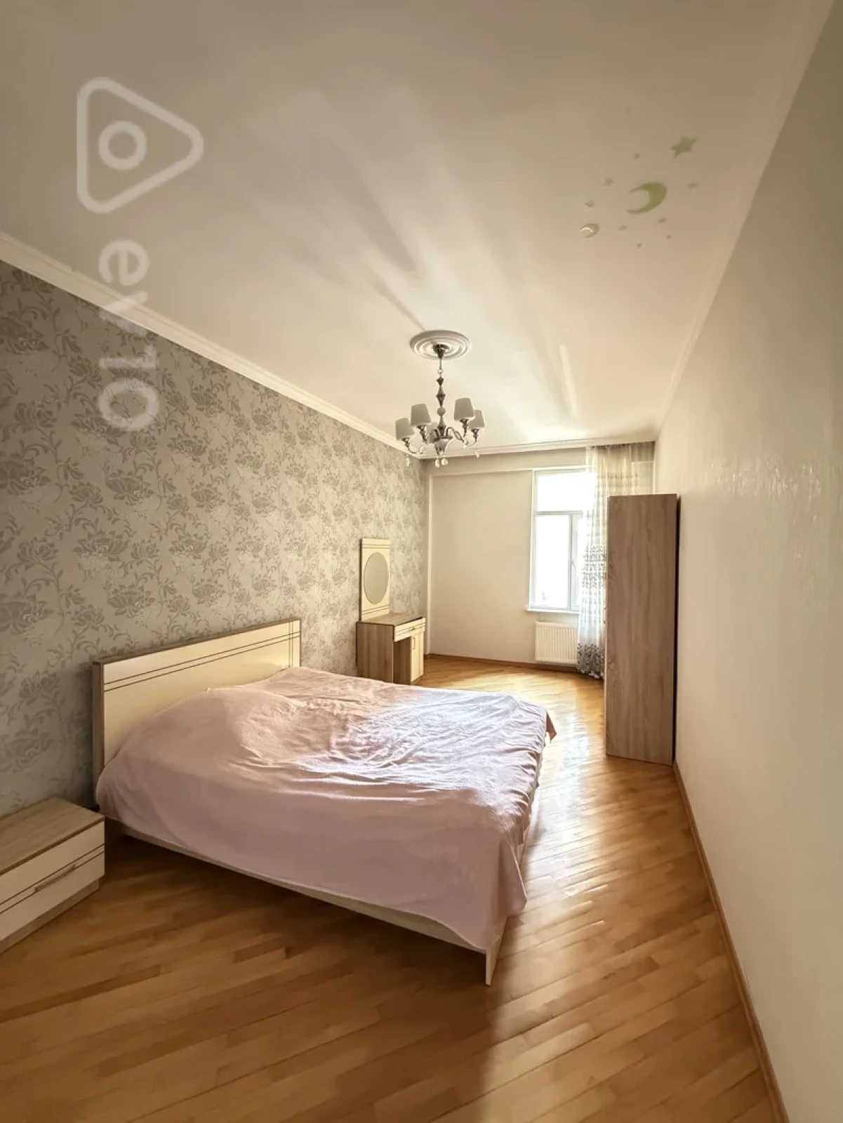 Kirayə verilir 3 otaqlı yeni tikili 172 m²