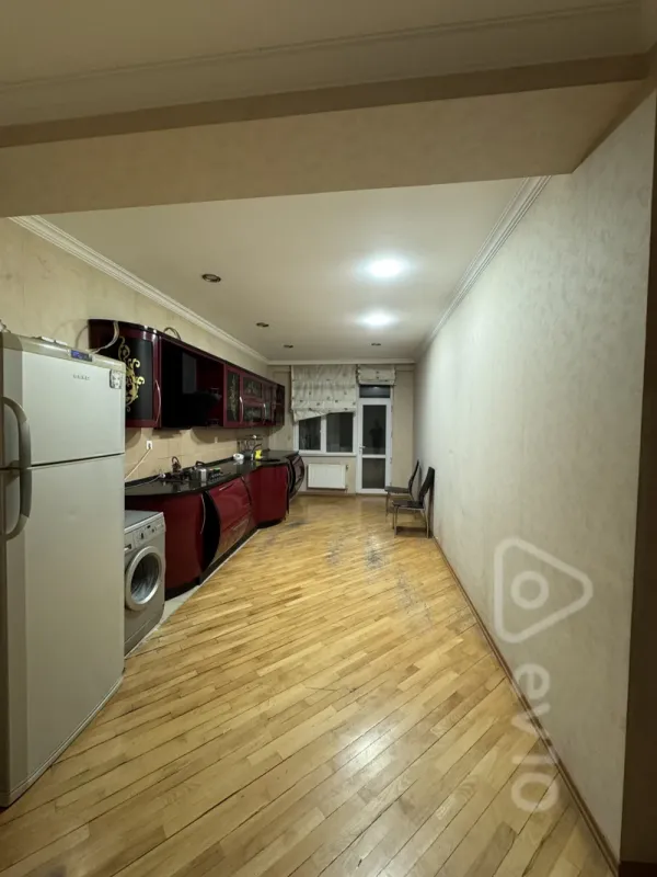 Kirayə verilir 3 otaqlı yeni tikili 172 m²