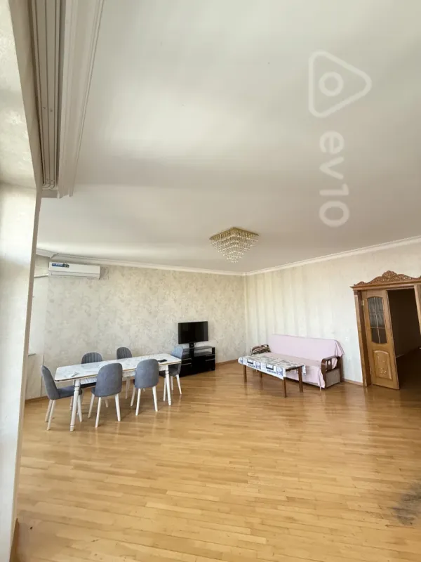 Kirayə verilir 3 otaqlı yeni tikili 172 m²