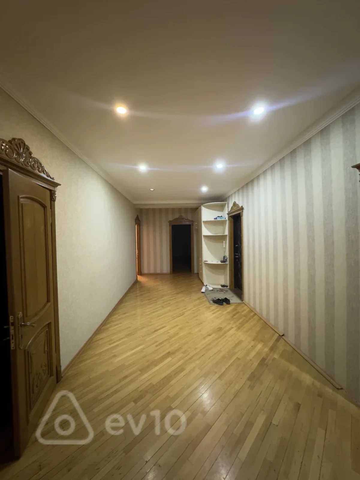 Kirayə verilir 3 otaqlı yeni tikili 172 m²
