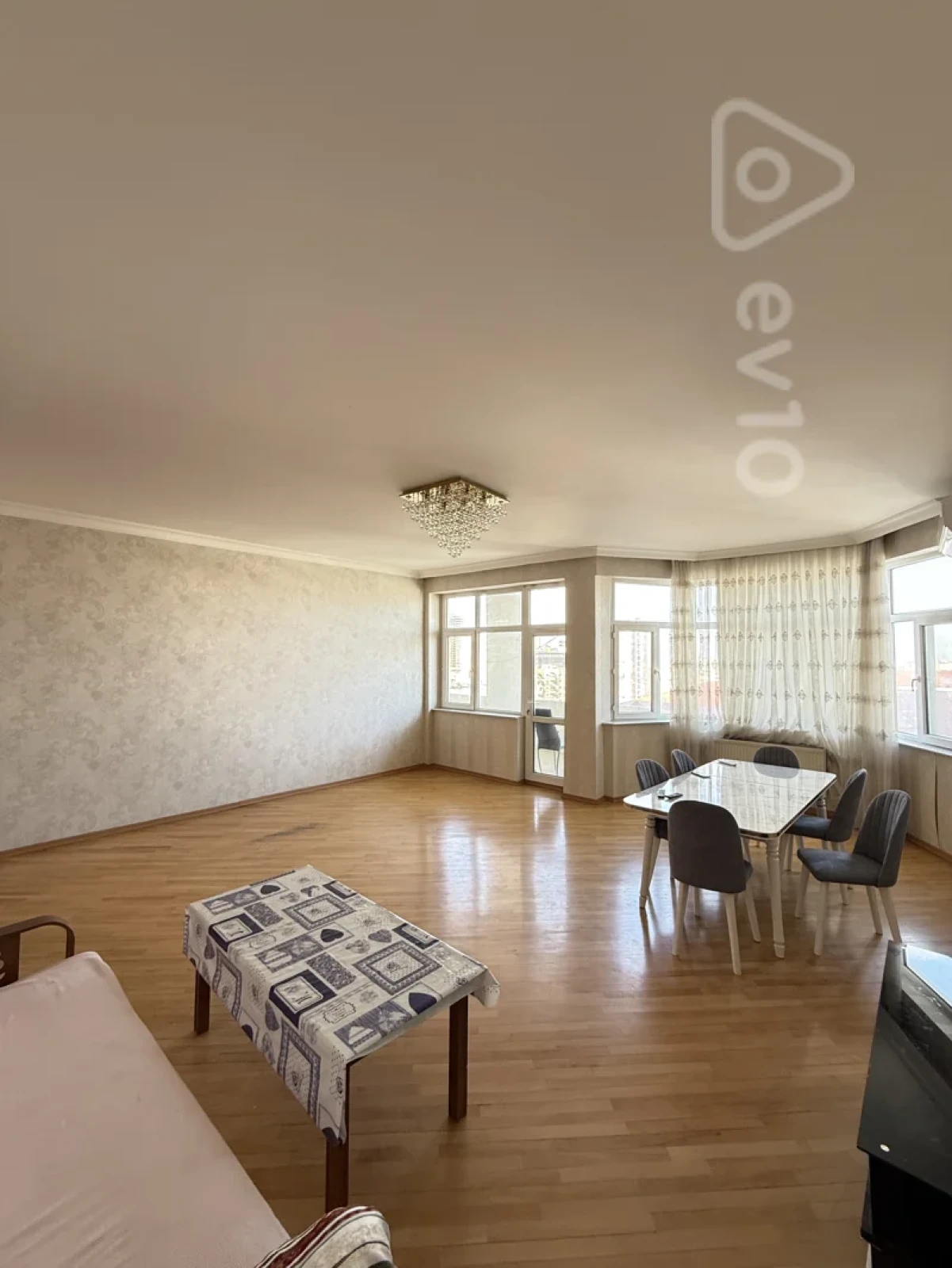 Kirayə verilir 3 otaqlı yeni tikili 172 m²