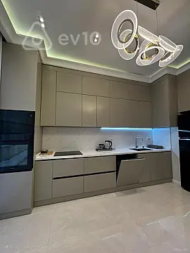 Kirayə verilir 3 otaqlı yeni tikili 140 m²