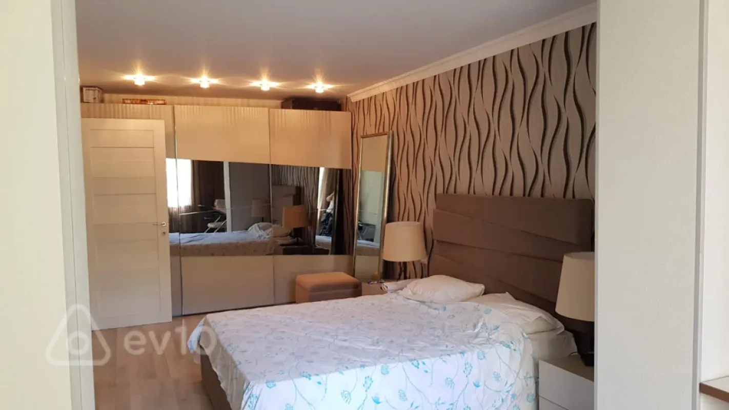 Kirayə verilir 2 otaqlı köhnə tikili 68 m²