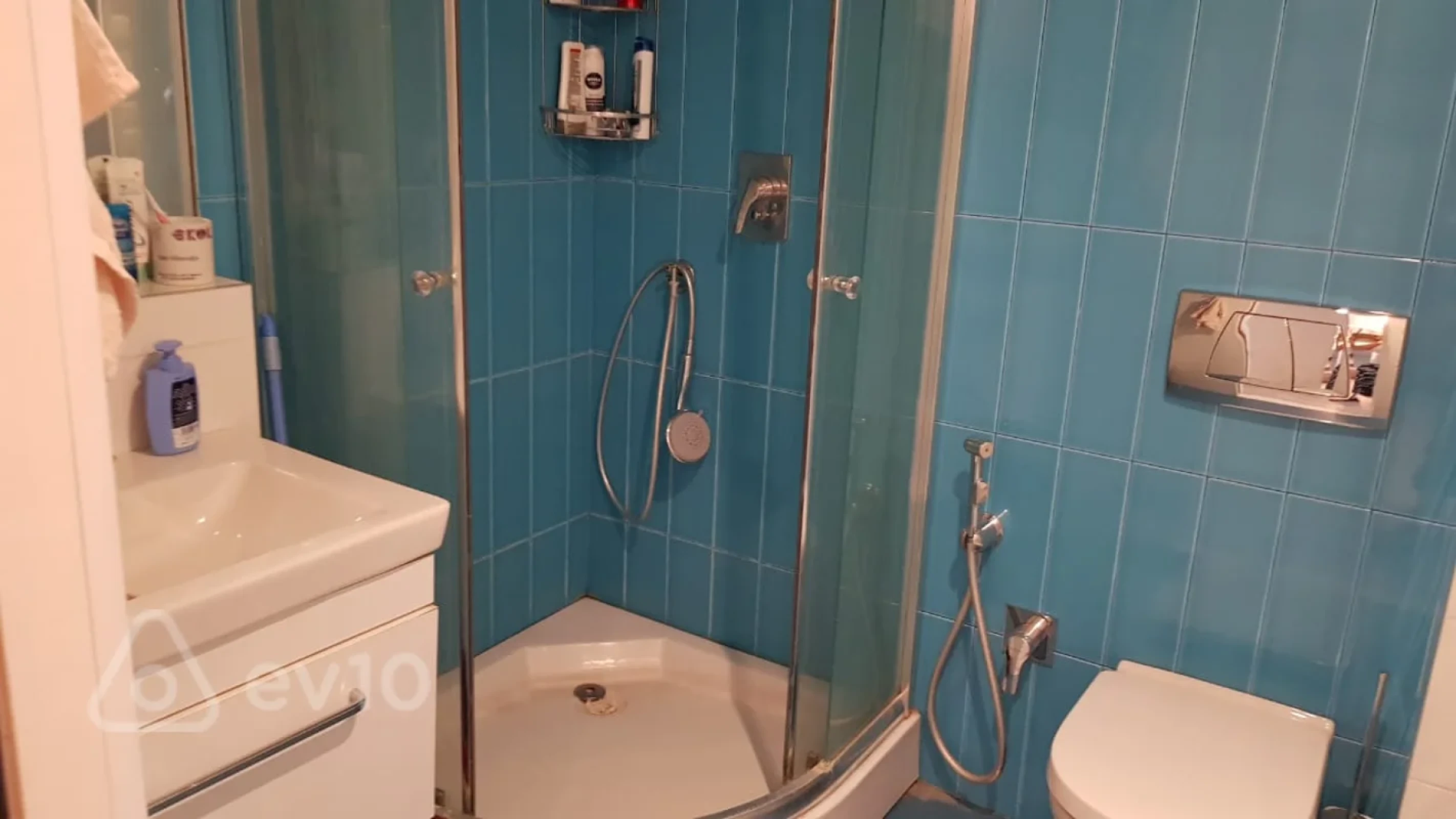 Kirayə verilir 2 otaqlı köhnə tikili 68 m²