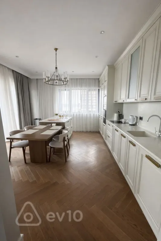 Kirayə verilir 3 otaqlı yeni tikili 190 m²