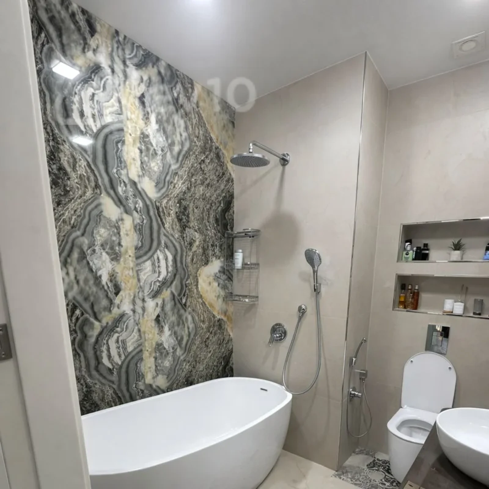 Kirayə verilir 3 otaqlı yeni tikili 190 m²