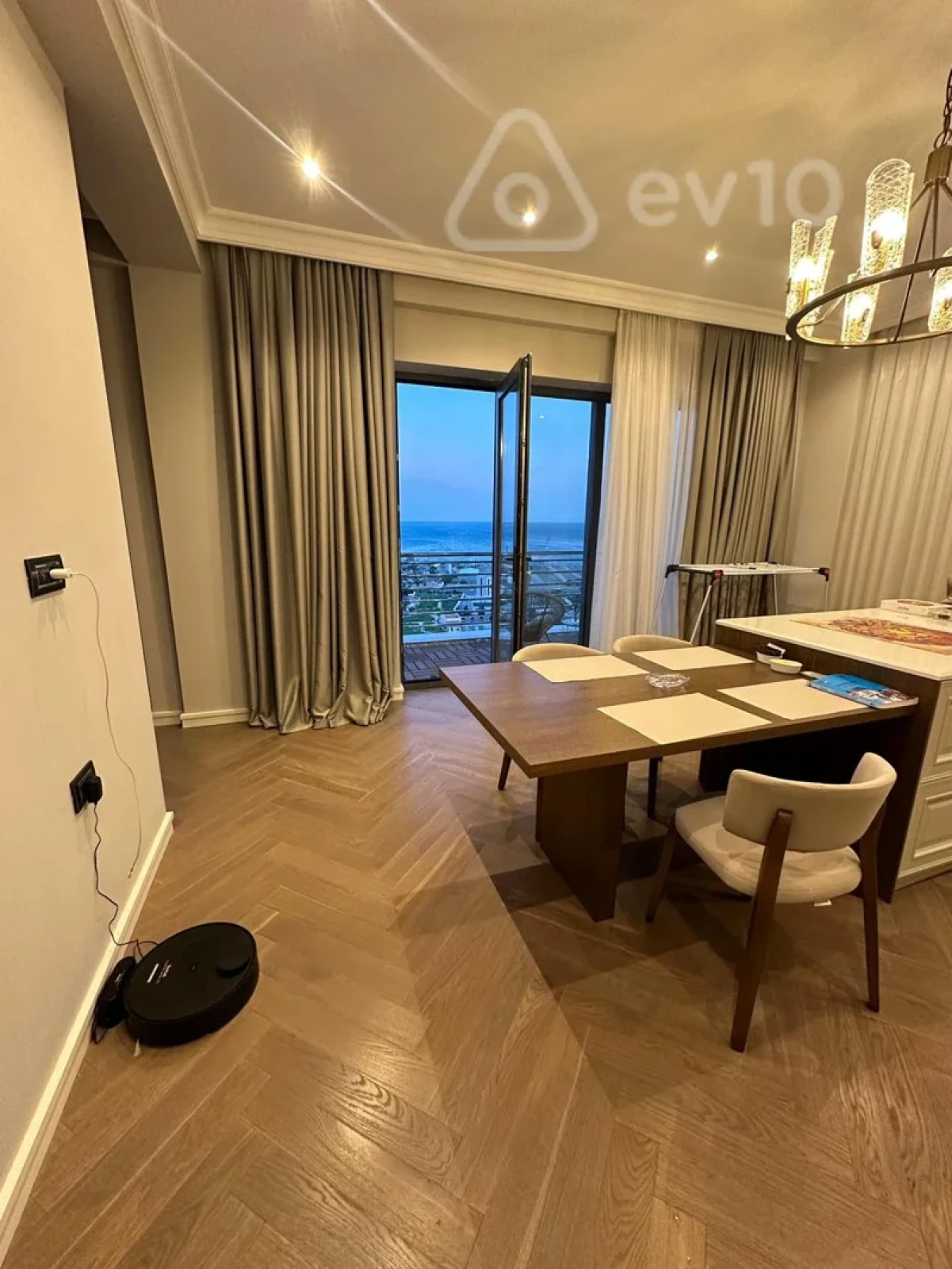 Kirayə verilir 3 otaqlı yeni tikili 190 m²