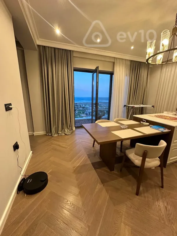Kirayə verilir 3 otaqlı yeni tikili 190 m²
