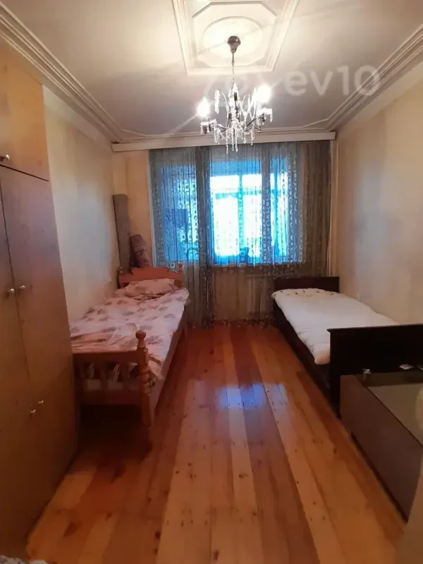 Kirayə verilir 3 otaqlı köhnə tikili 90 m²