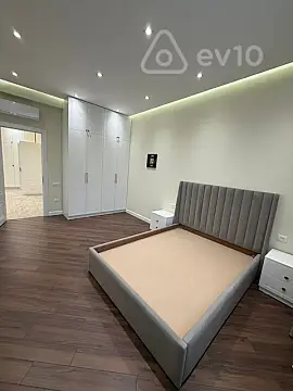 Kirayə verilir 3 otaqlı yeni tikili 160 m²