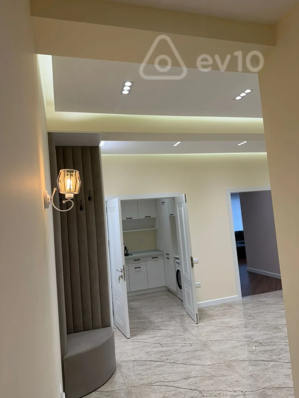 Kirayə verilir 3 otaqlı yeni tikili 160 m²