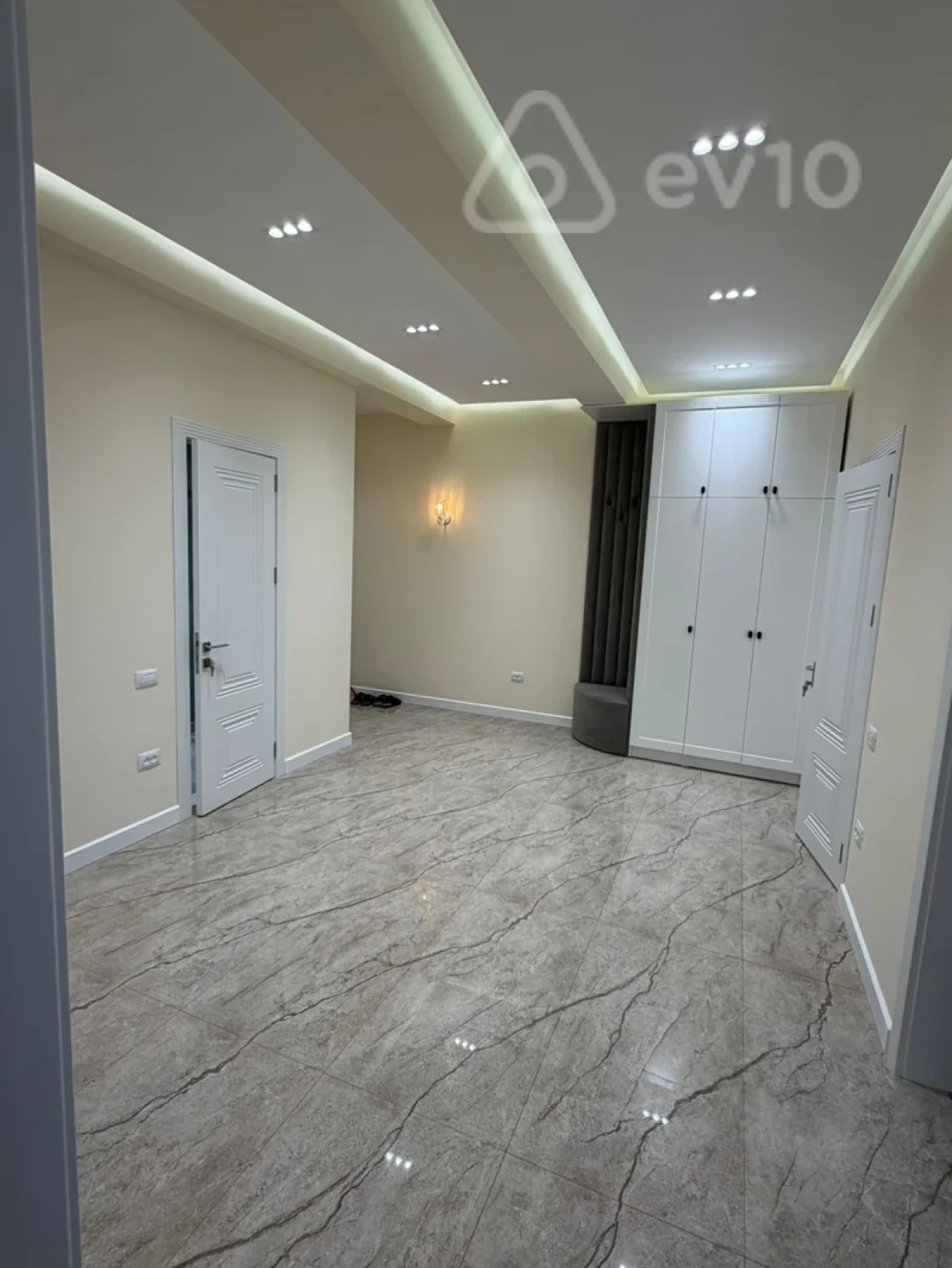 Kirayə verilir 3 otaqlı yeni tikili 160 m²
