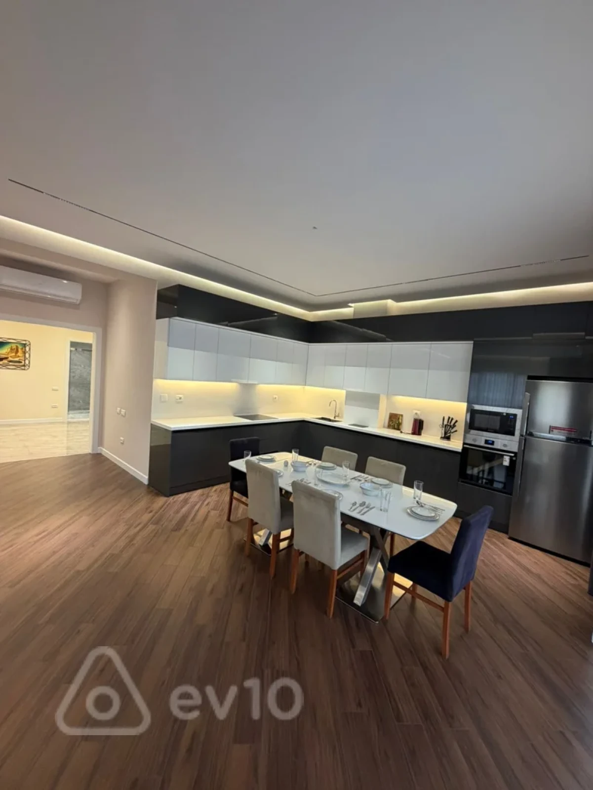 Kirayə verilir 3 otaqlı yeni tikili 160 m²
