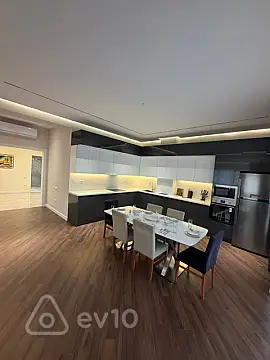Kirayə verilir 3 otaqlı yeni tikili 160 m²