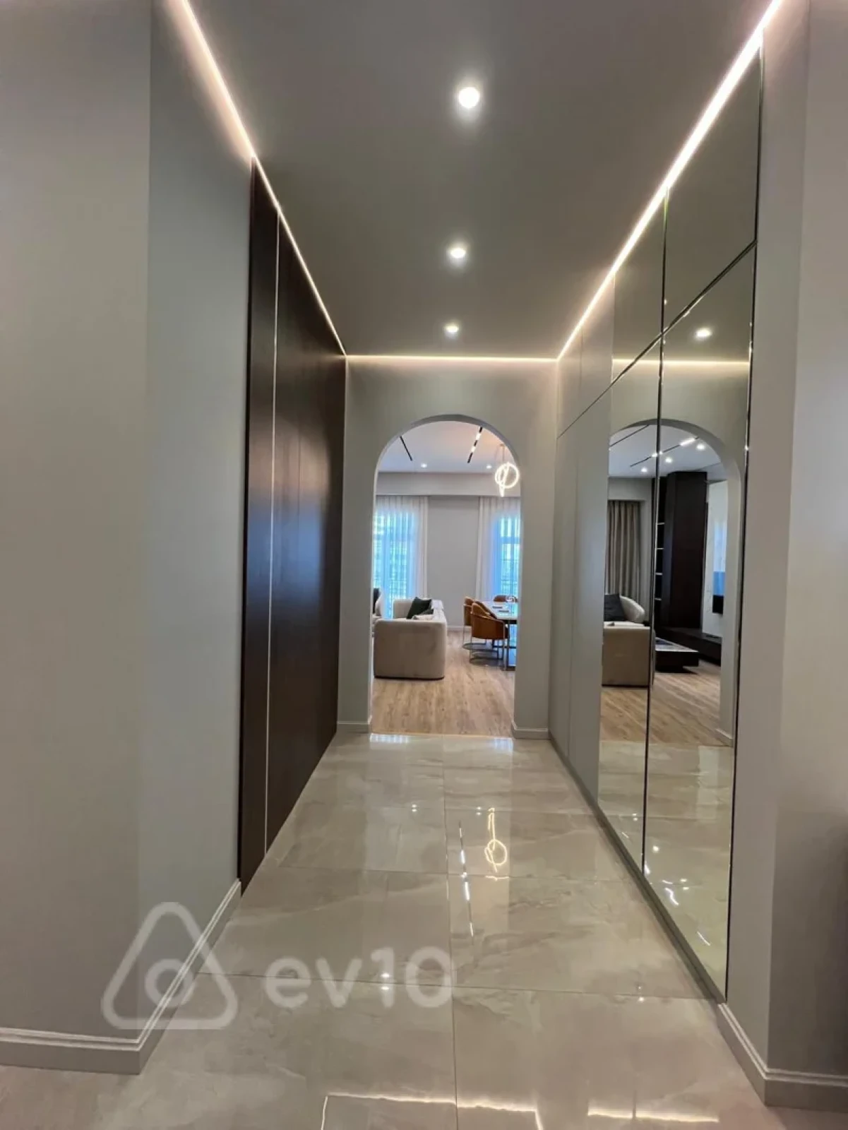 Kirayə verilir 3 otaqlı yeni tikili 120 m²