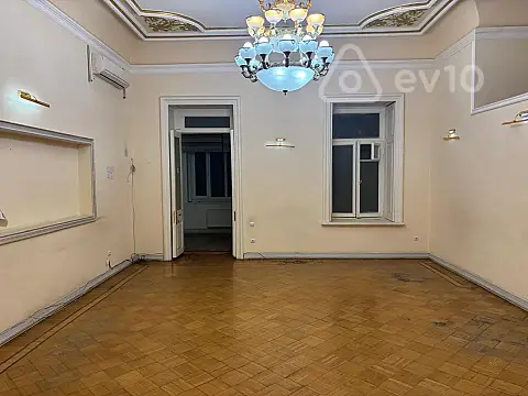 Kirayə verilir 8 otaqlı ofis 365 m²