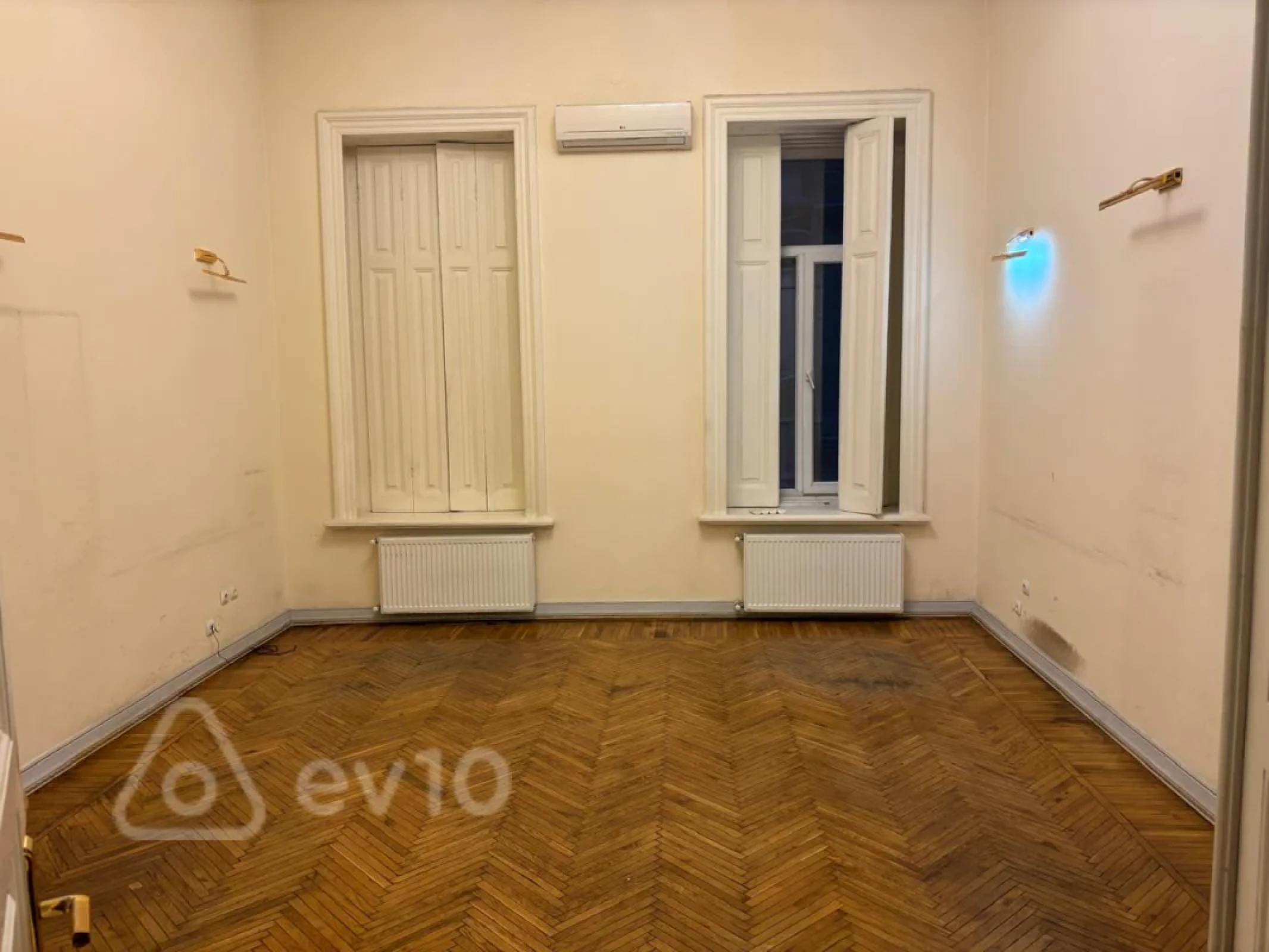 Kirayə verilir 8 otaqlı ofis 365 m²