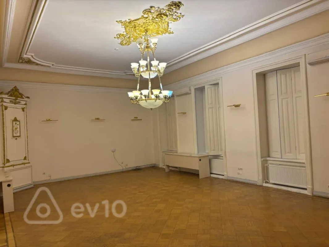 Kirayə verilir 8 otaqlı ofis 365 m²