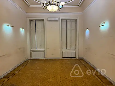 Kirayə verilir 8 otaqlı ofis 365 m²