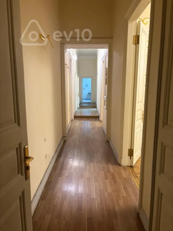 Kirayə verilir 8 otaqlı ofis 365 m²