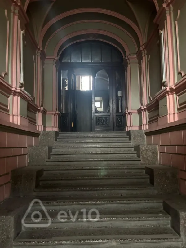 Kirayə verilir 8 otaqlı ofis 365 m²