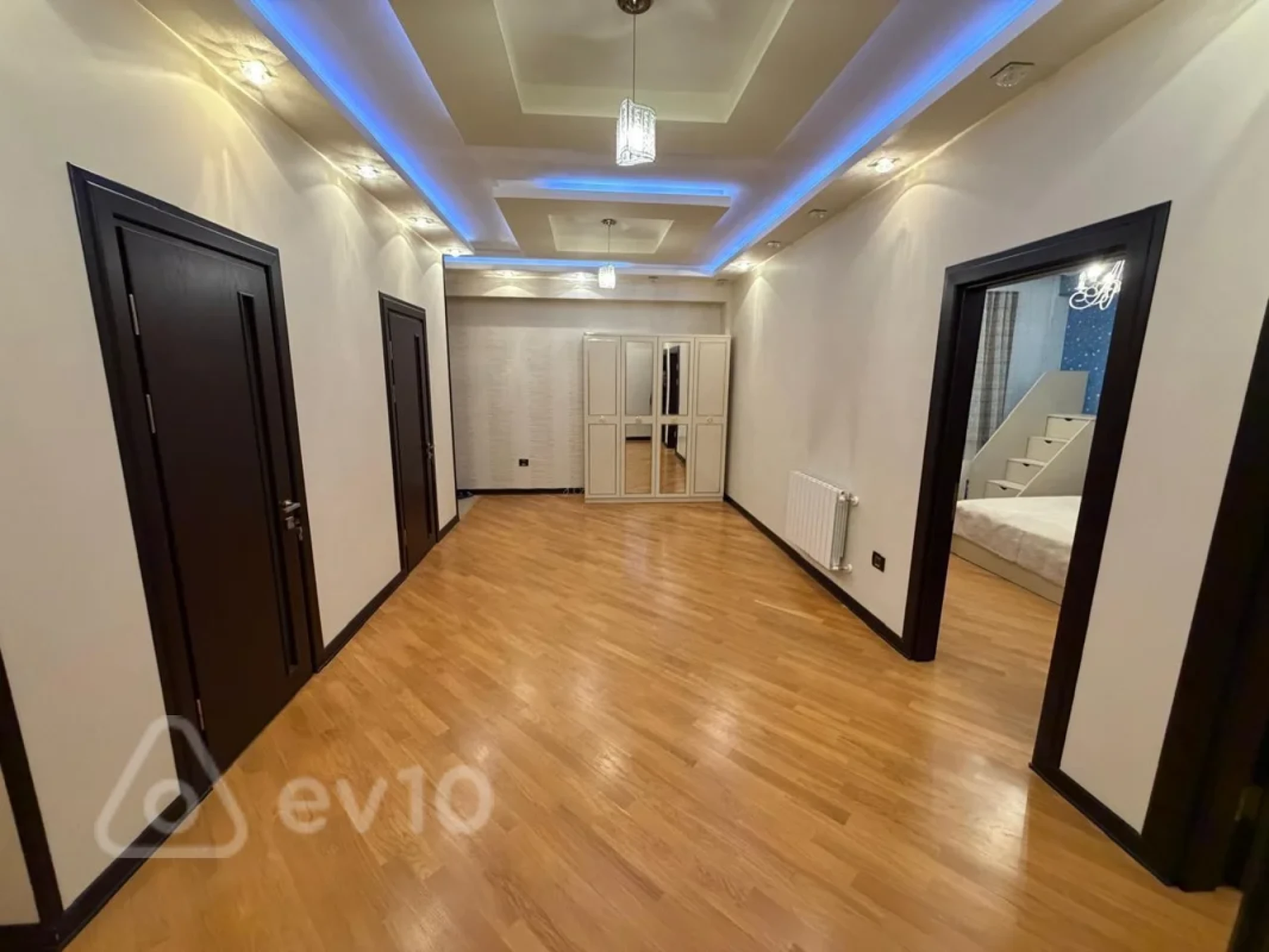 Kirayə verilir 3 otaqlı yeni tikili 130 m²