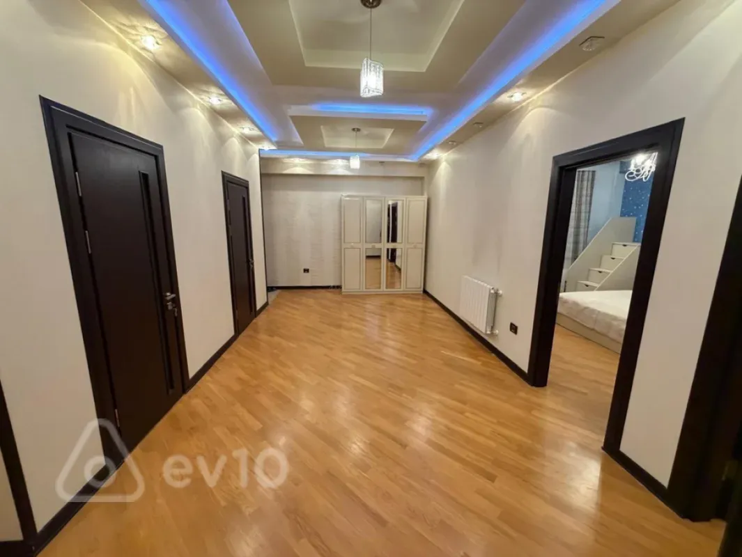 Kirayə verilir 3 otaqlı yeni tikili 130 m²