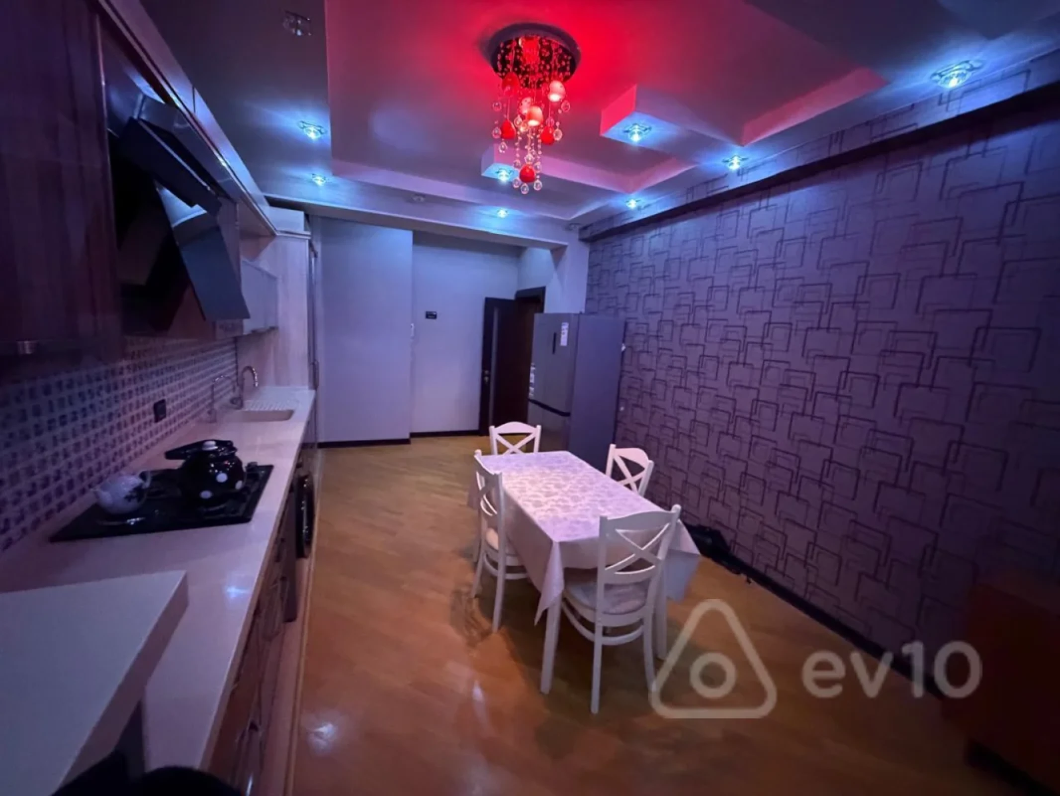 Kirayə verilir 3 otaqlı yeni tikili 130 m²