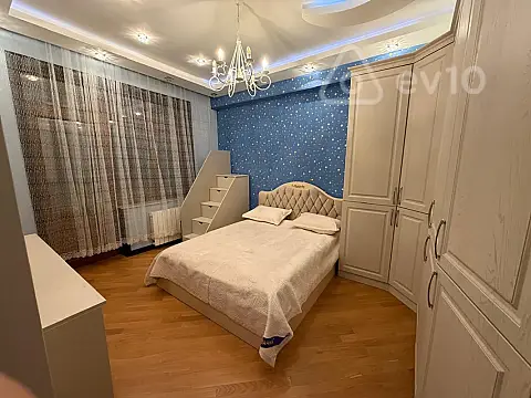 Kirayə verilir 3 otaqlı yeni tikili 130 m²
