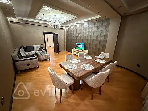 Kirayə verilir 3 otaqlı yeni tikili 130 m²