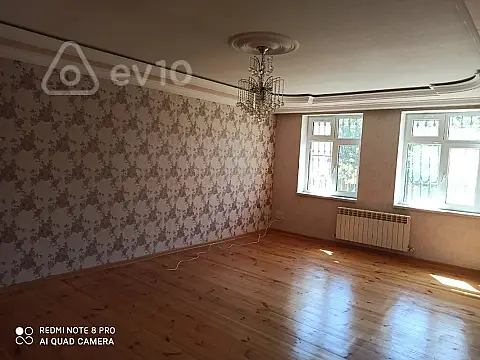 Satılır 8 otaqlı həyət evi 300 m²