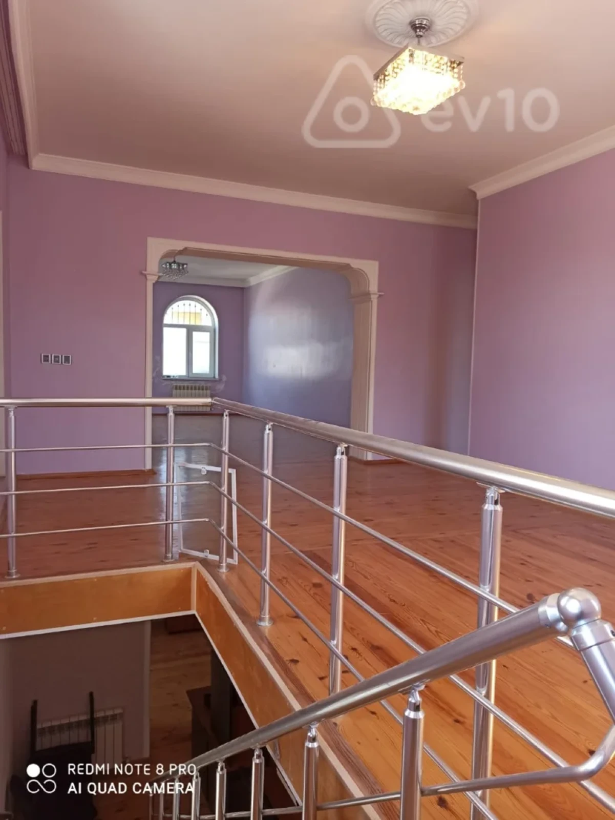 Satılır 8 otaqlı həyət evi 300 m²
